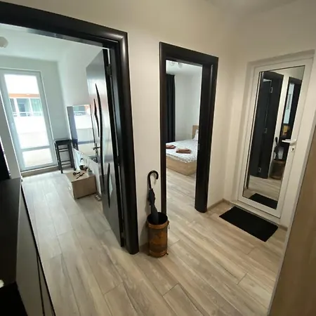 Apartment Modern 1br Apart With Cinema Couch 65 Inch Tv & Free Street Parking *