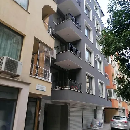 Apartment Modern 1br Apart With Cinema Couch 65 Inch Tv & Free Street Parking *